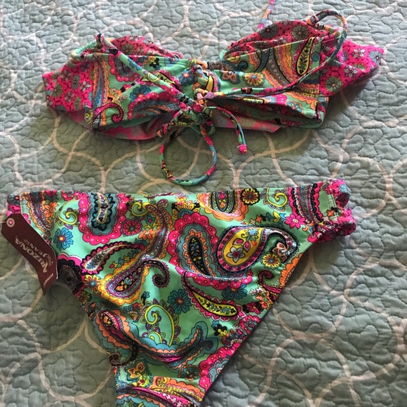 Bikini - Picture 3 of 5